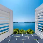 Pool Deck Comfort Apartment